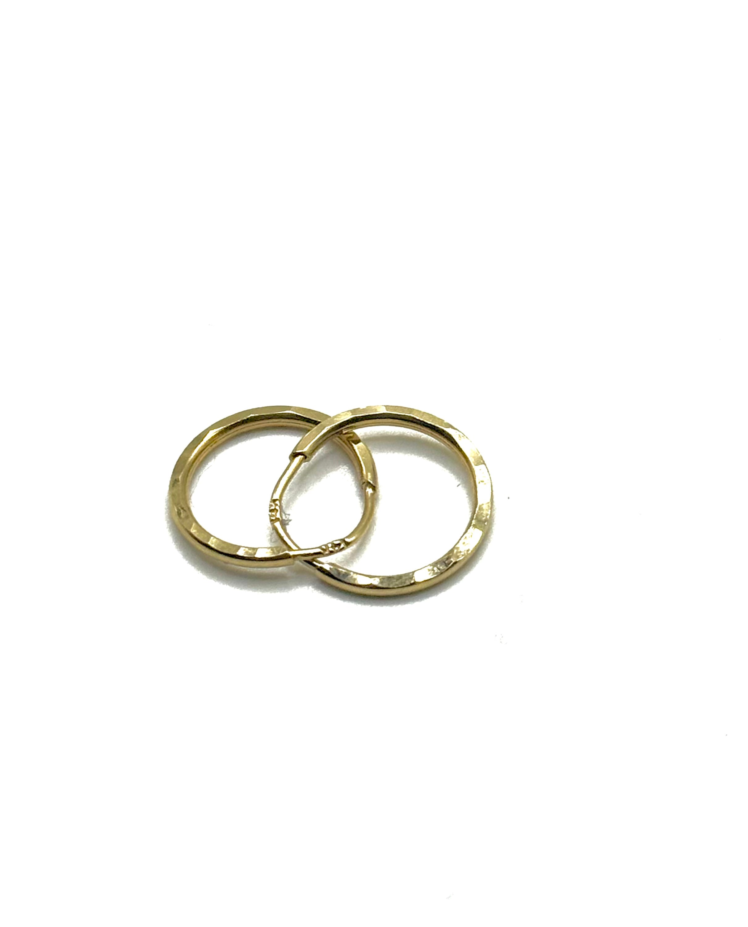Woman’s 14k gold hoops