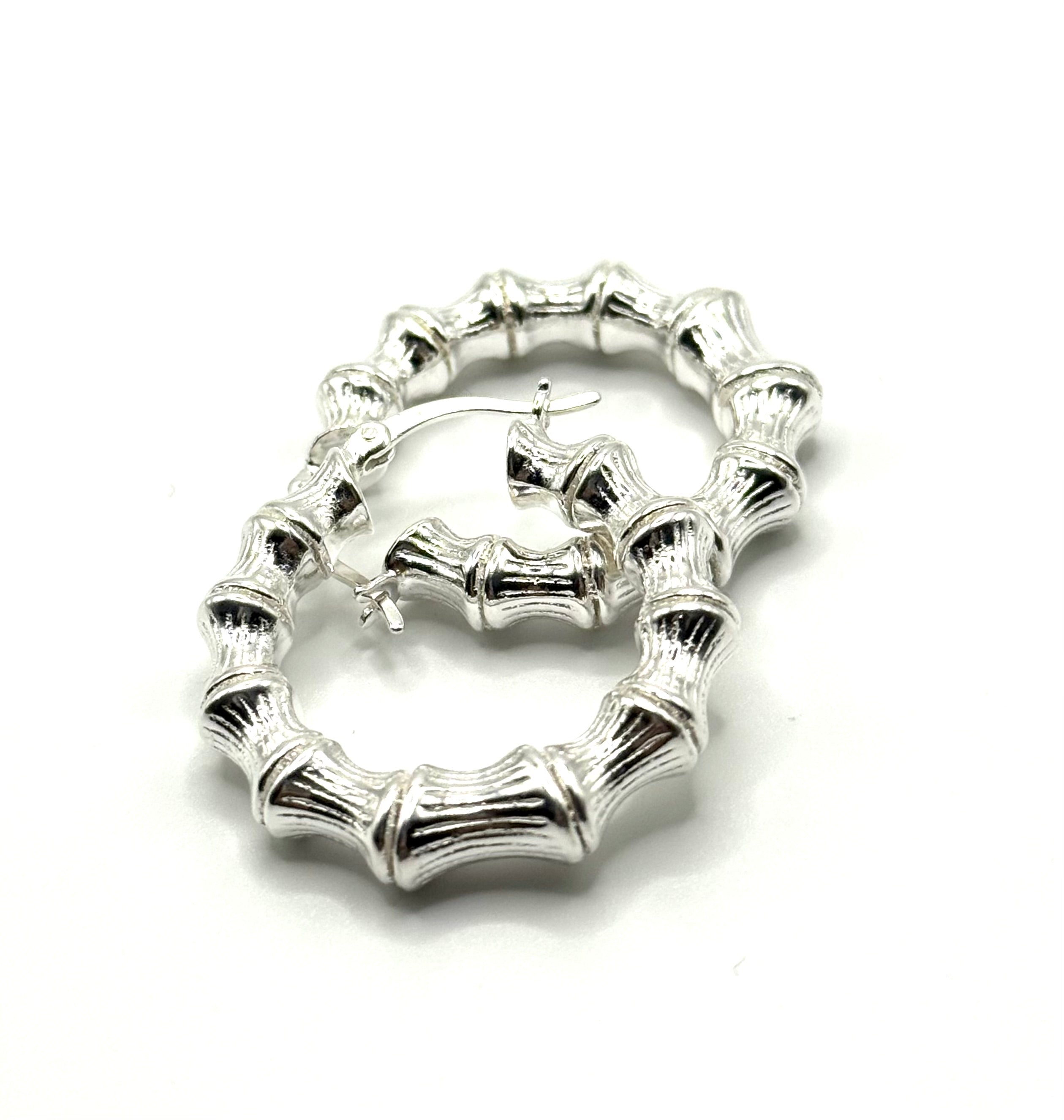 Woman’s hoop earrings tube design