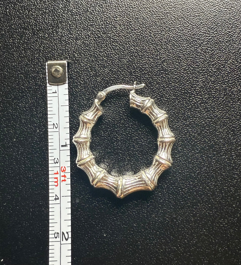 Woman’s hoop earrings tube design