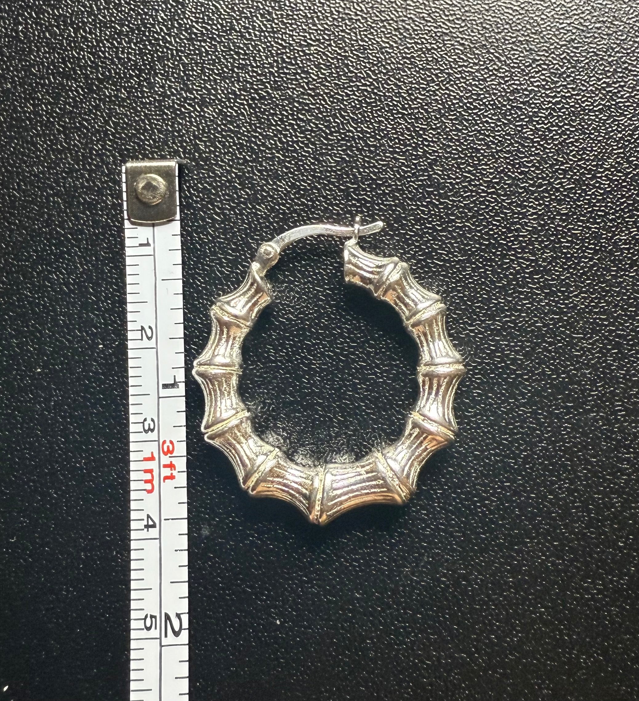 Woman’s hoop earrings tube design