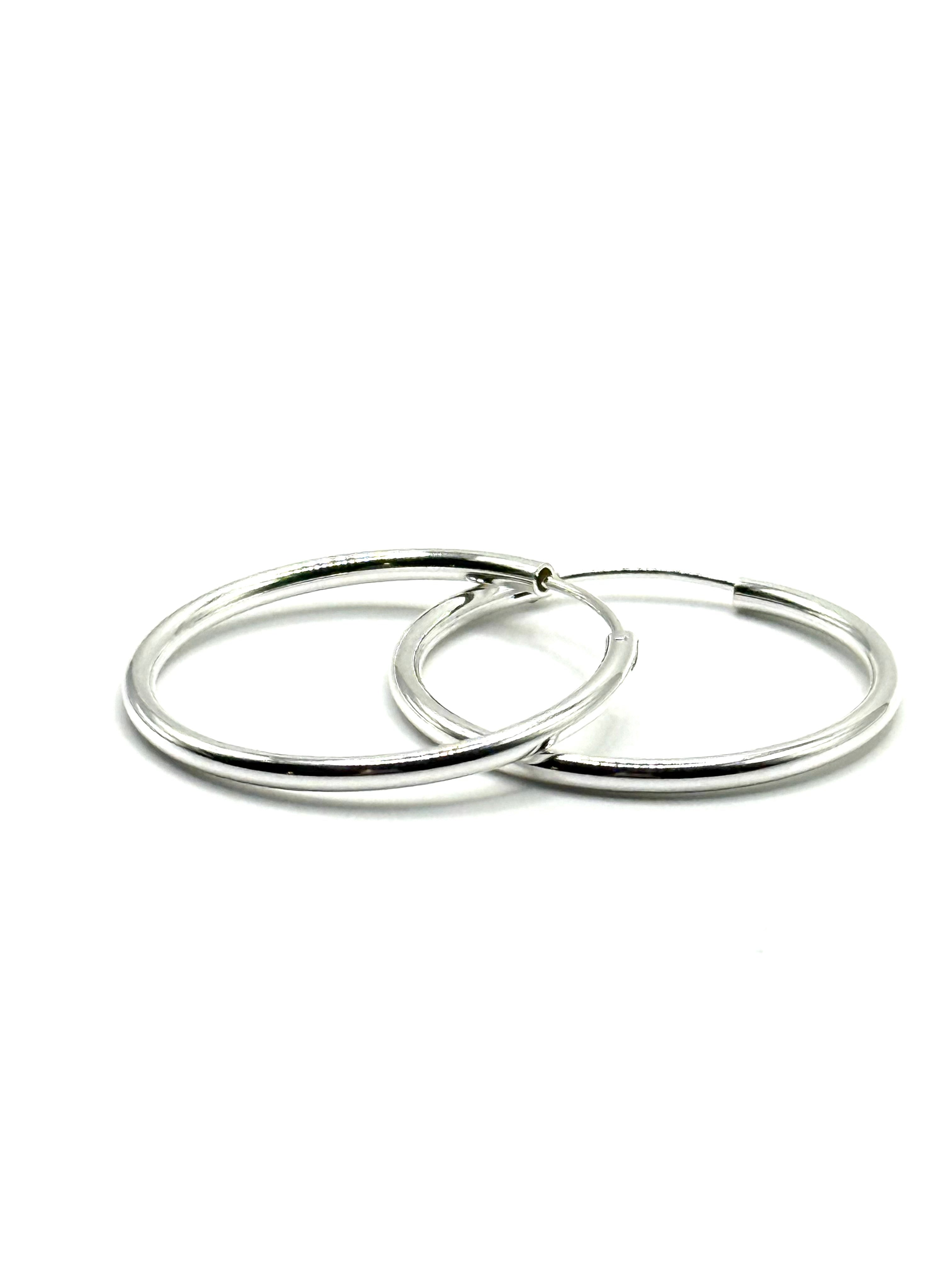 Woman’s plain earrings Silver