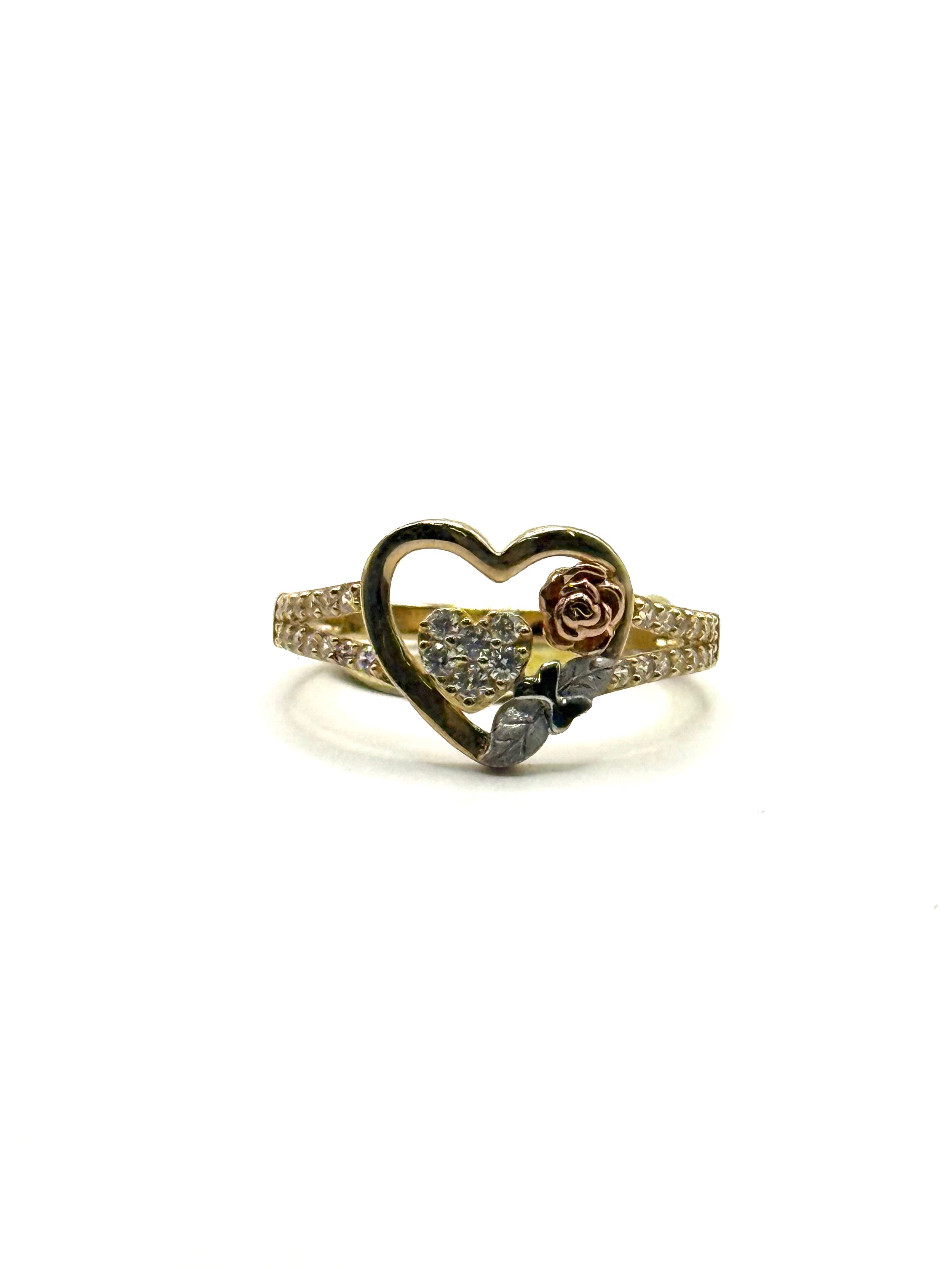 Woman’s heart ring