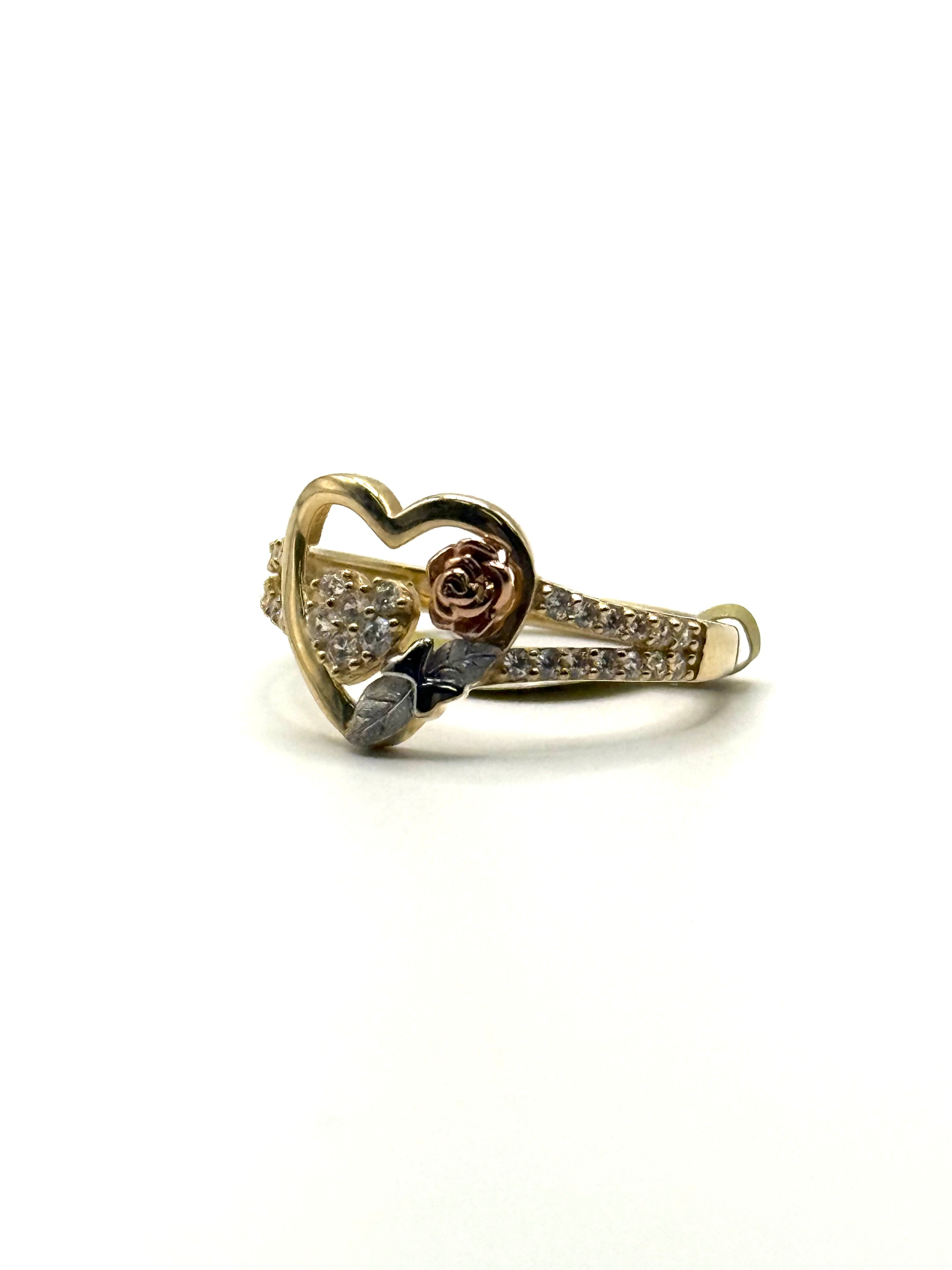 Woman’s heart ring