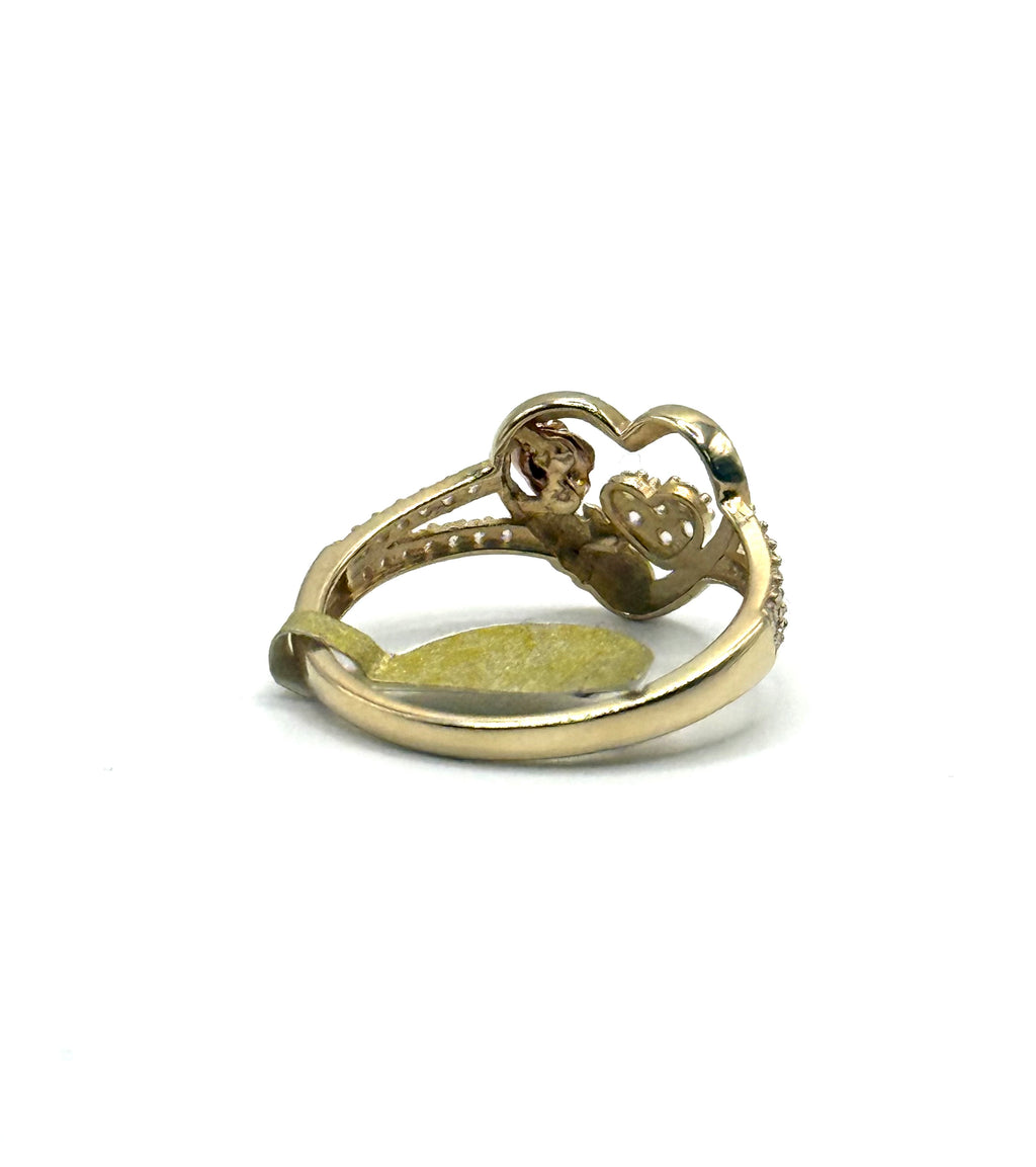Woman’s heart ring